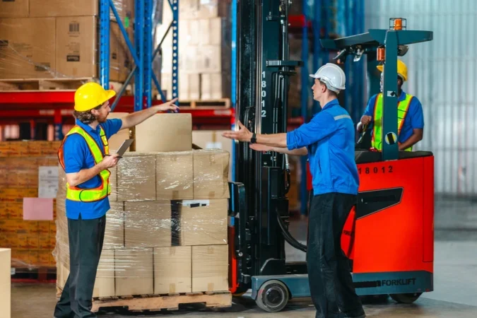 Lifting-Carrying-and-Working-the-Right-Way-675x450